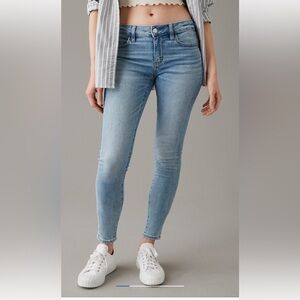 American Eagle Outfitters Super Stretch women size 4 short skinny jeans.